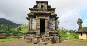 Kompleks Candi Dwarawati dieng