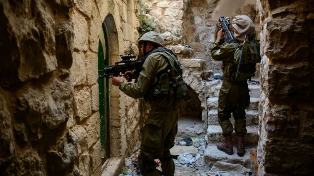 Soldati israeliani a Hebron. foto Flash 90